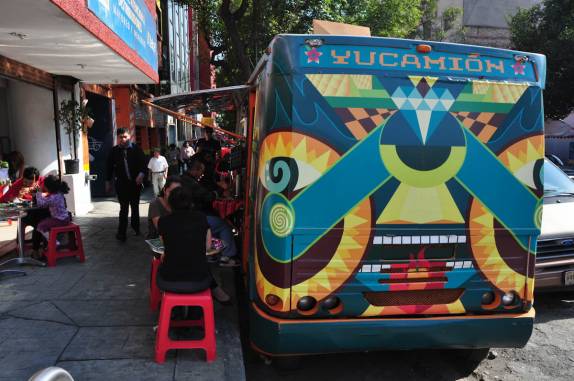 Comida de ruas no bairro boêmio de Roma, na Cidade do México, capital do país